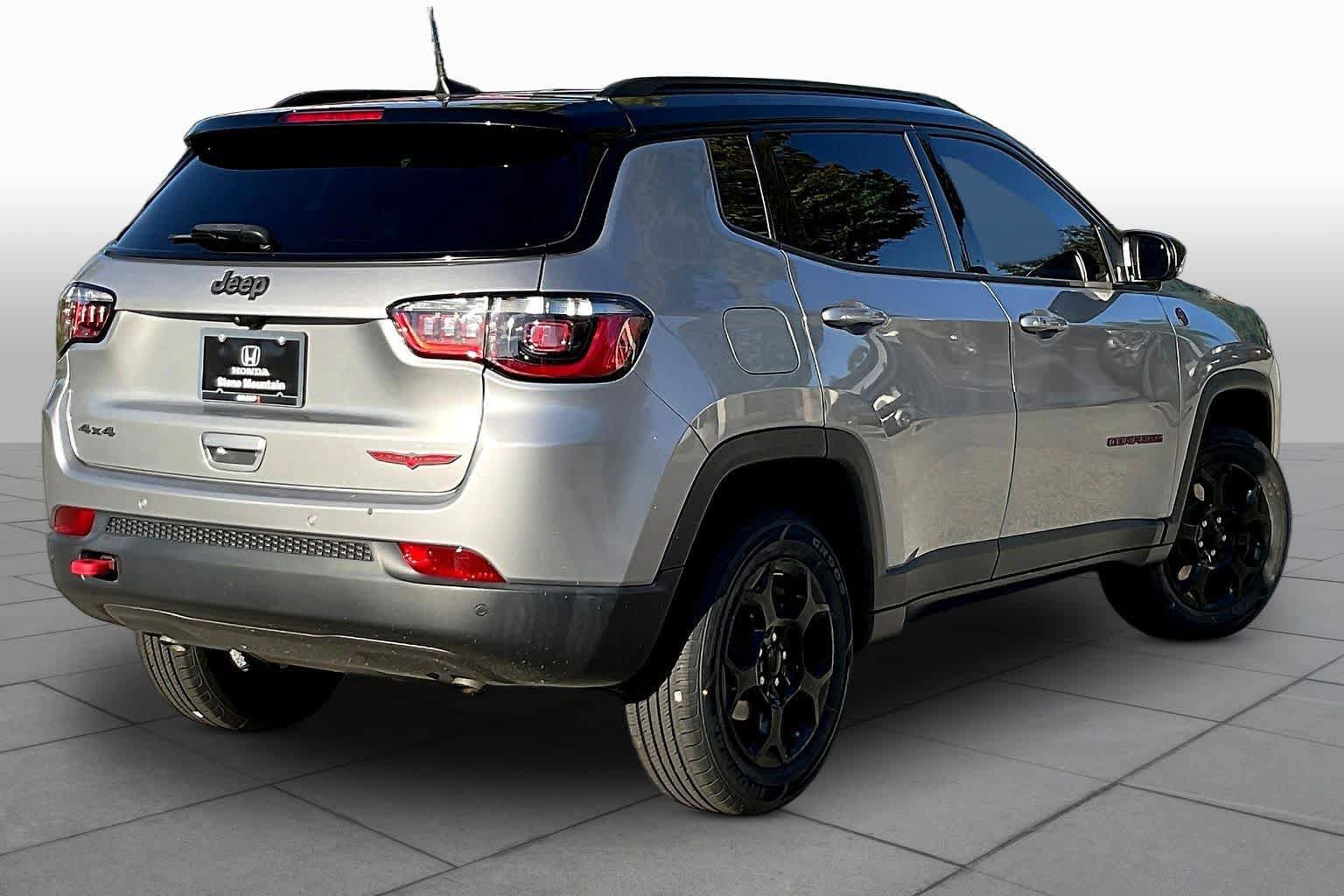 Used 2023 Jeep Compass Trailhawk AWD/4WD image 13