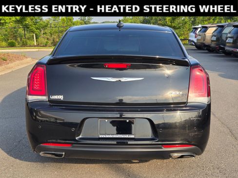 Used 2018 Chrysler 300 S w/ 300S Premium Group 2 RWD image 6