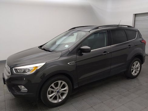 Used 2019 Ford Escape SEL image 2