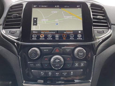 Used 2022 Jeep Grand Cherokee Laredo X image 20