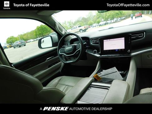 Used 2022 Jeep Wagoneer Series II image 6