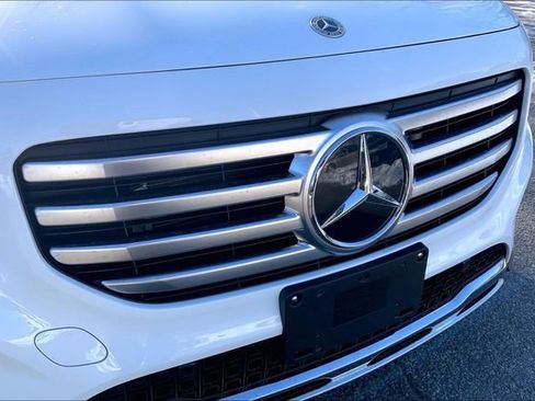 Used 2025 Mercedes-Benz GLB 250 4MATIC image 26