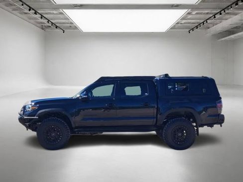 Used 2023 Toyota Tacoma TRD Off-Road w/ Advanced Technology Package AWD/4WD image 2