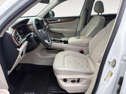 Certified 2024 Volkswagen Atlas SE w/ Panoramic Sunroof Package FWD image 20