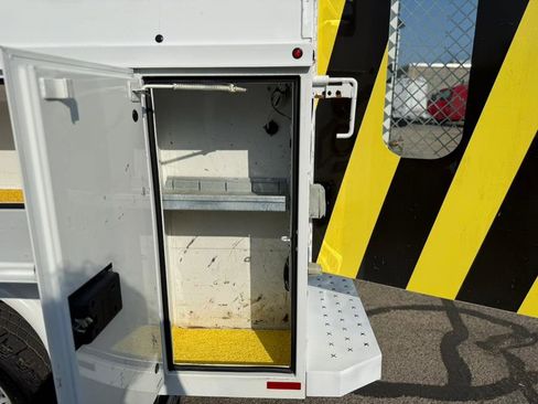 Used 2018 GMC Savana 3500 w/ Power Convenience Package image 9