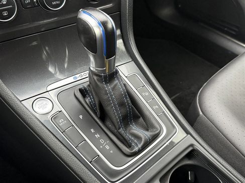 Used 2019 Volkswagen e-Golf SEL Premium image 17