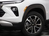 Used 2025 Chevrolet TrailBlazer LT image 3