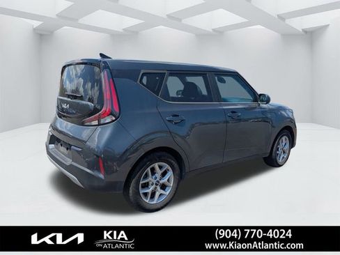 Used 2024 Kia Soul LX w/ Option Group 015 FWD image 3