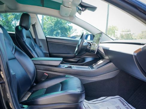 Used 2021 Tesla Model 3 Performance image 8