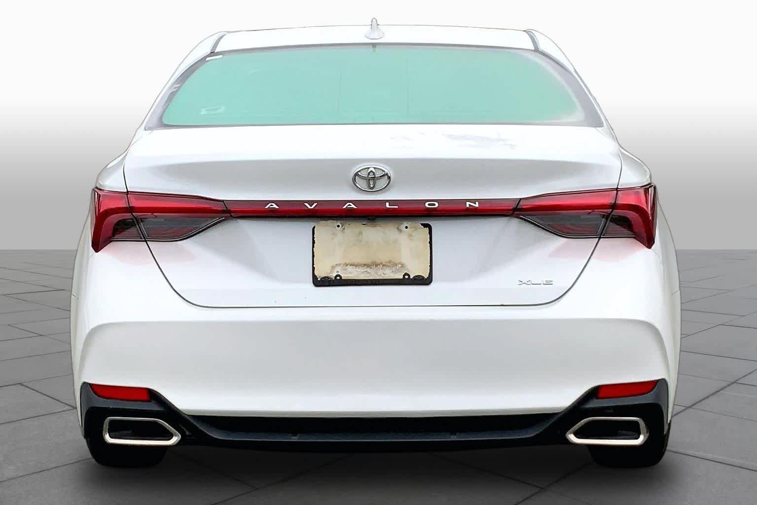 Used 2019 Toyota Avalon XLE w/ Moonroof Package FWD image 5