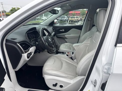 Used 2019 Jeep Cherokee Limited AWD/4WD image 8