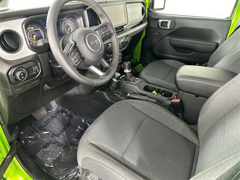 Certified 2025 Jeep Gladiator Sport image 23