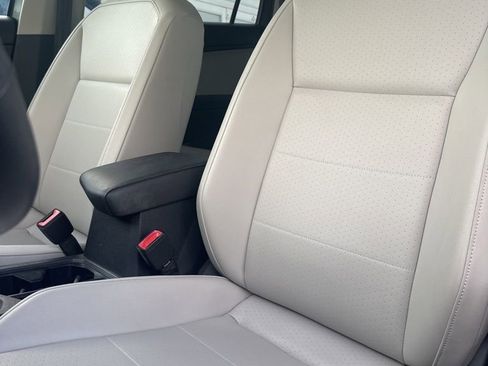 Used 2018 Volkswagen Tiguan SE FWD image 11