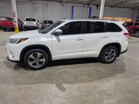 Used 2019 Toyota Highlander Limited Platinum AWD/4WD image 4