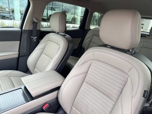 Certified 2024 Lincoln Nautilus Reserve image 15