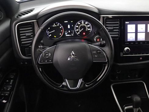 Used 2020 Mitsubishi Outlander LE AWD/4WD image 16