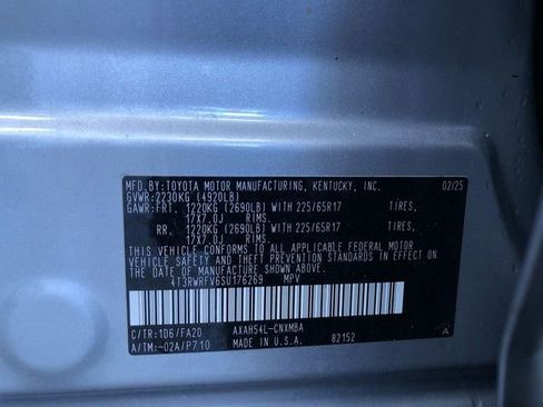 Used 2025 Toyota RAV4 XLE AWD/4WD image 30