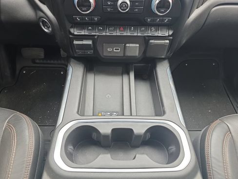 Used 2022 GMC Sierra 1500 AT4 w/ AT4 Preferred Package AWD/4WD image 12