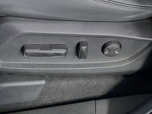 Used 2025 Honda Pilot Touring image 13