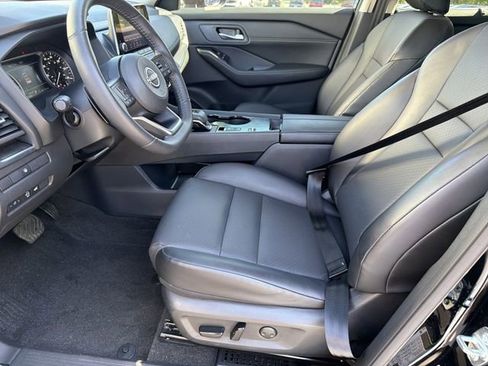 Used 2024 Nissan Rogue SV w/ SV Premium Package image 19