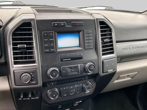 Used 2017 Ford F250 XLT AWD/4WD image 5