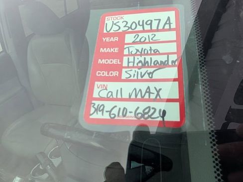 Used 2012 Toyota Highlander SE w/ Tow Pkg FWD image 24