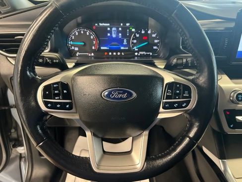 Used 2022 Ford Explorer XLT w/ Equipment Group 202A AWD/4WD image 16