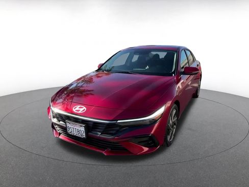 Used 2025 Hyundai Elantra Limited image 9