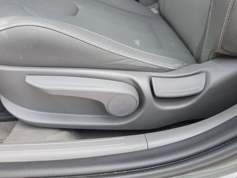 Used 2024 Hyundai Elantra SEL FWD image 29