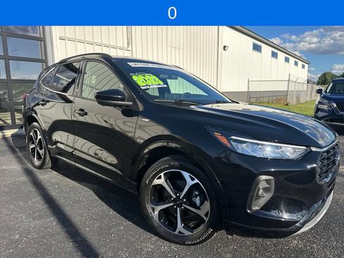 Used 2023 Ford Escape ST-Line Select w/ Tech Pack #2 AWD/4WD image 3