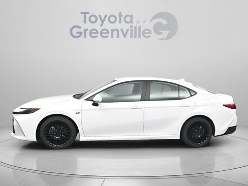 Used 2025 Toyota Camry LE w/ Convenience Package FWD image 4