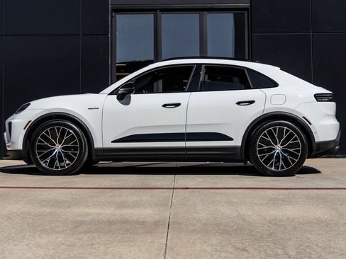 Certified 2025 Porsche Macan Electric RWD image 2
