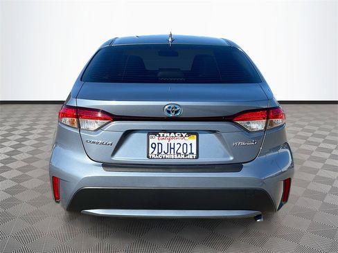 Used 2022 Toyota Corolla LE image 6