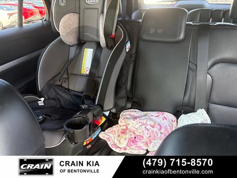 Used 2017 Ford Explorer XLT w/ Equipment Group 202A AWD/4WD image 15