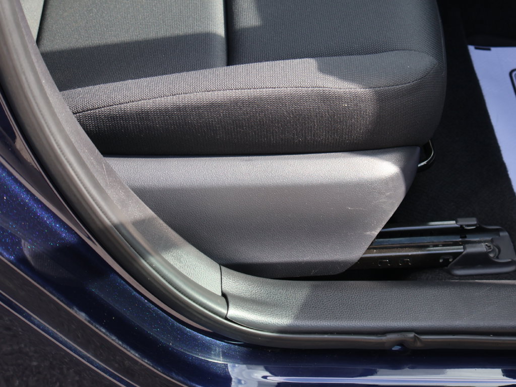 Used 2025 Toyota Corolla LE FWD image 9