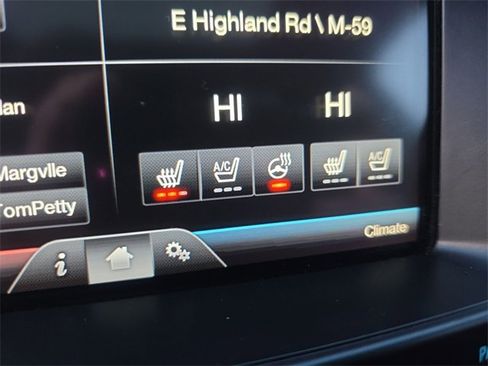 Used 2015 Ford Explorer Sport image 32