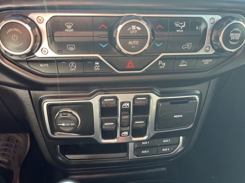 Used 2020 Jeep Gladiator Overland w/ Safety Group image 22