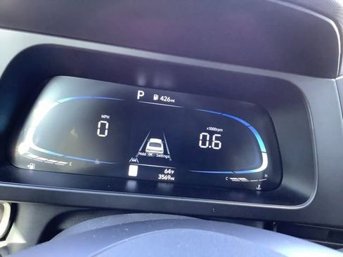 Certified 2025 Hyundai Elantra Sport image 30