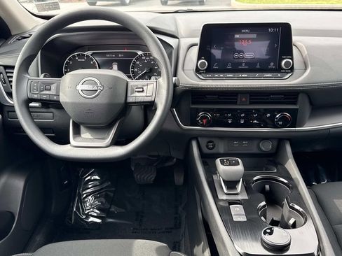 Used 2025 Nissan Rogue S AWD/4WD image 2