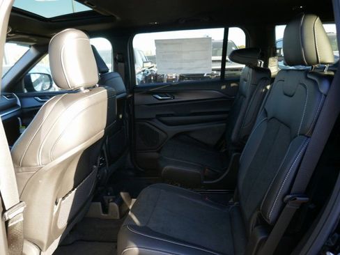 New 2025 Jeep Grand Cherokee L Altitude image 10