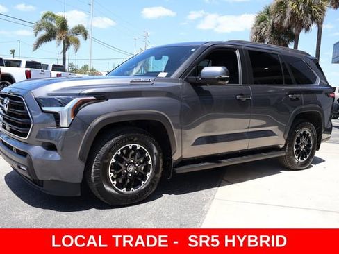 Used 2025 Toyota Sequoia SR5 w/ SR5 Premium Package AWD/4WD image 4