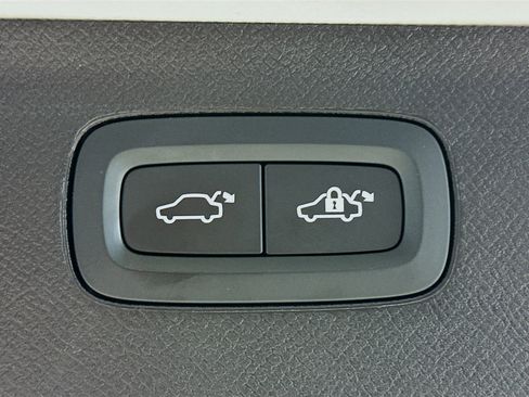 Used 2025 Volvo XC90 B5 Plus image 32