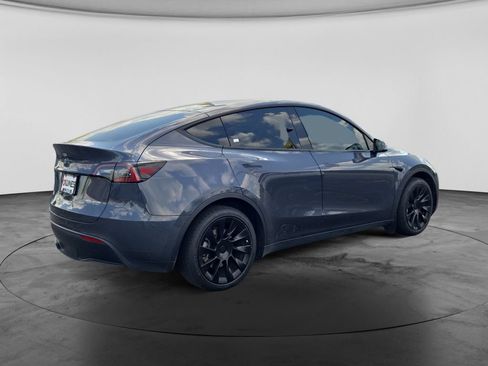 Used 2022 Tesla Model Y Long Range AWD/4WD image 9