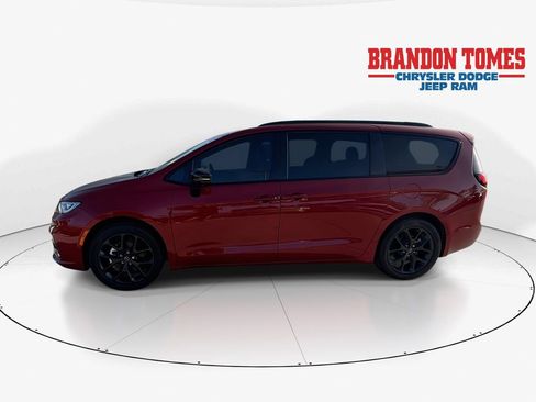 New 2026 Chrysler Pacifica Limited w/ S Appearance Package FWD image 1