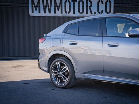 Used 2025 BMW X2 xDrive28i AWD/4WD image 5