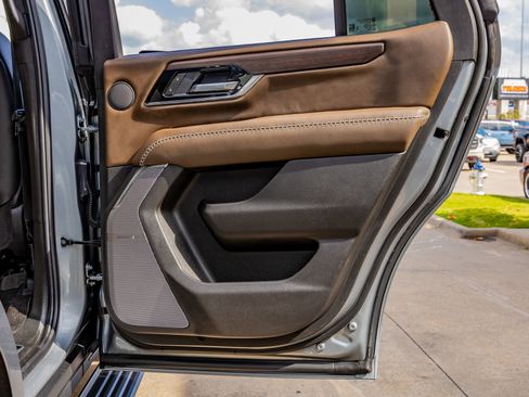 Used 2025 GMC Yukon Denali Ultimate image 42