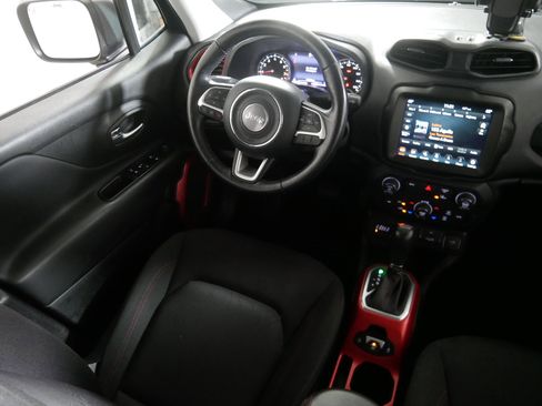 Used 2021 Jeep Renegade Trailhawk w/ Trailer Tow Group image 9