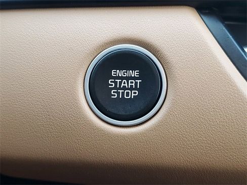 Certified 2025 Kia Seltos EX w/ EX Sunroof Package image 24