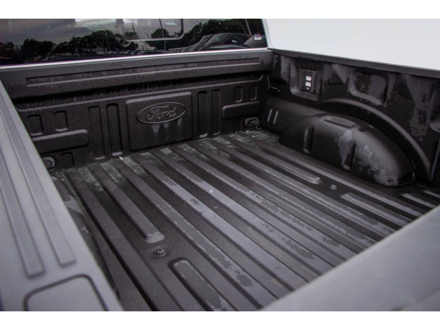 Used 2025 Ford F150 Lariat w/ Equipment Group 501A Mid AWD/4WD image 5