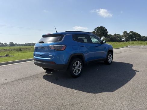 Used 2024 Jeep Compass Latitude AWD/4WD image 5
